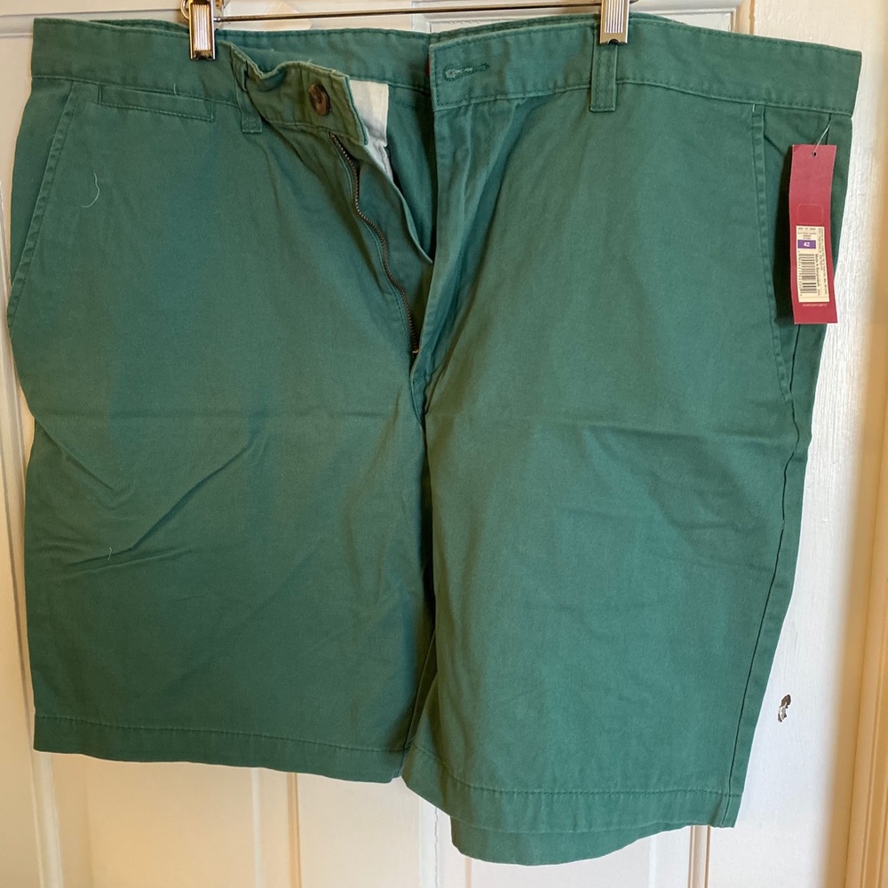 NWT men’s size 42 green shorts